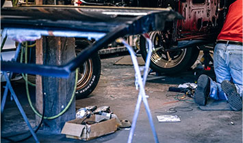 What should be paid attention to in CNC precision machining?